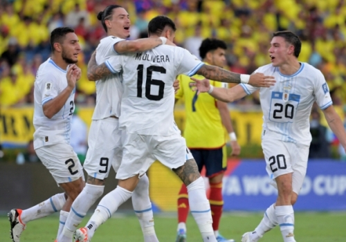 Uruguay rescató un agónico empate ante Colombia: 2-2