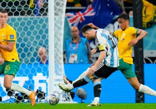 Argentina terminó sufriendo ante Australia: 2-1