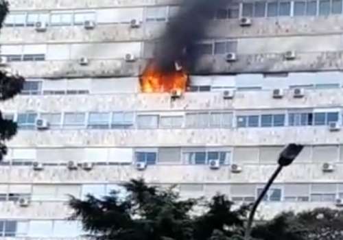 Trágico incendio en centro de Montevideo: una persona fallecida