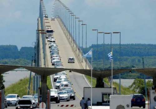 Se recomienda evitar regreso por puentes con Argentina en las…