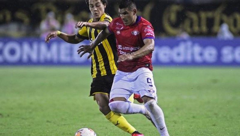 Jorge Wilstermann lo dio vuelta y venció a Peñarol 3-1