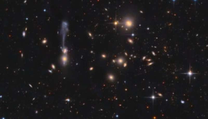 Descubren nube cósmica más grande que la Vía Láctea