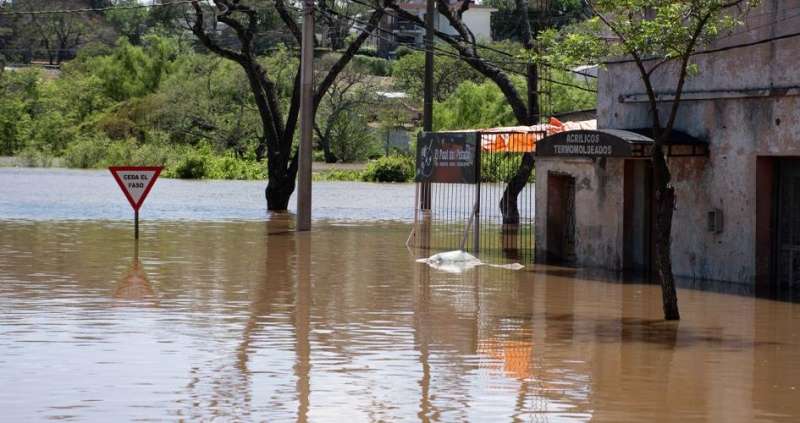 2500 personas desplazadas por inundaciones