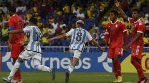 Grupo A: Argentina 1 – Perú 0; Brasil – Colombia 1-1