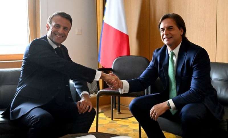 Reunión de presidentes Lacalle Pou y Macron en París