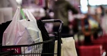Se cobrará $ 4 por bolsa plástica en los comercios