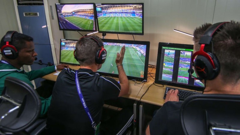 La FIFA presentó la sala de operaciones del VAR