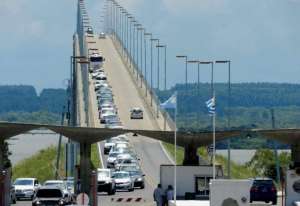 Se recomienda evitar regreso por puentes con Argentina en las horas pico